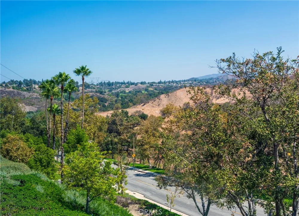 6097 E Montefino Anaheim, CA 92807