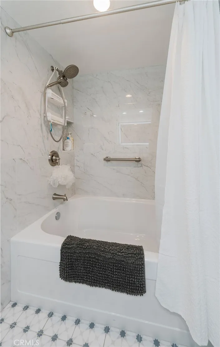 6097 E Montefino Anaheim, CA 92807
