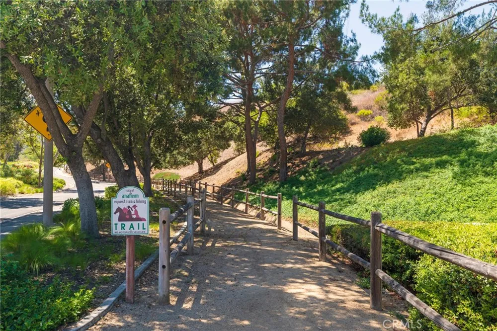 6097 E Montefino Anaheim, CA 92807