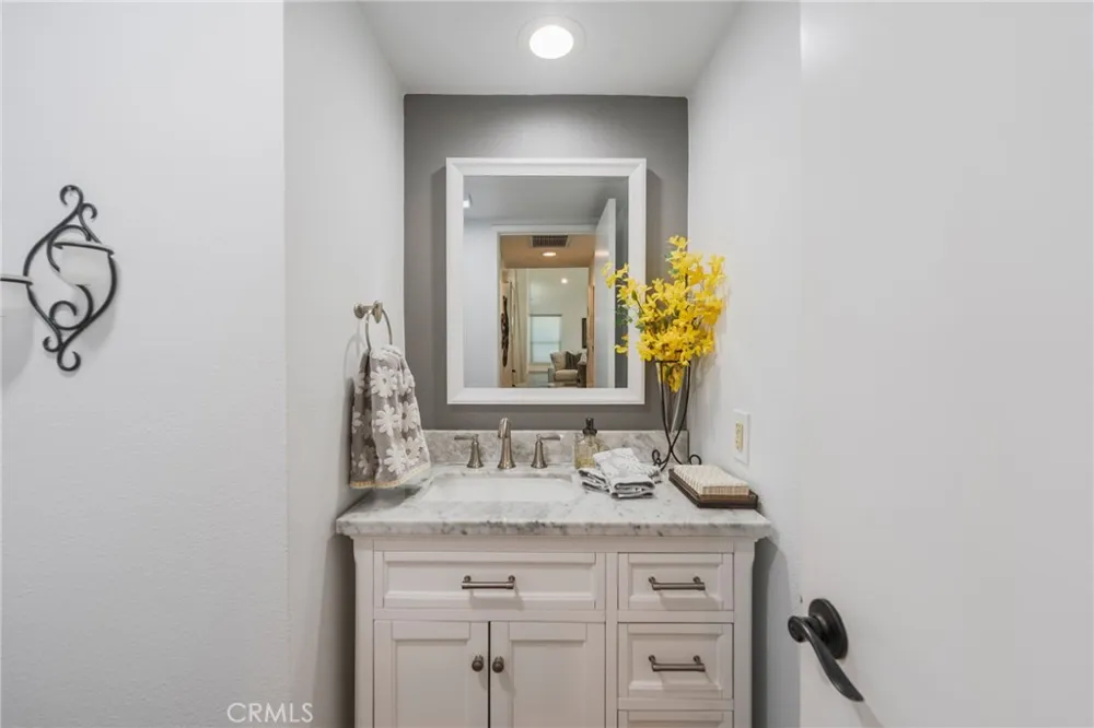 6097 E Montefino Anaheim, CA 92807