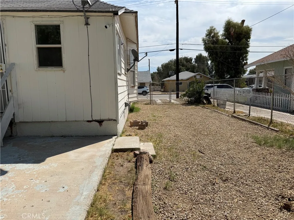 136 N K Street Needles, CA 92363