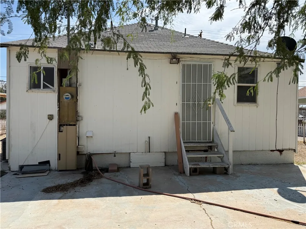 136 N K Street Needles, CA 92363