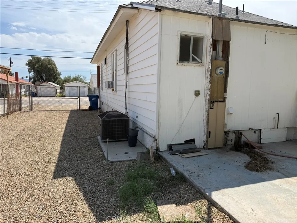 136 N K Street Needles, CA 92363