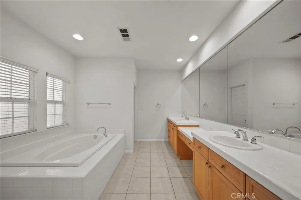 27032 Edgewater Lane Valencia, CA 91355