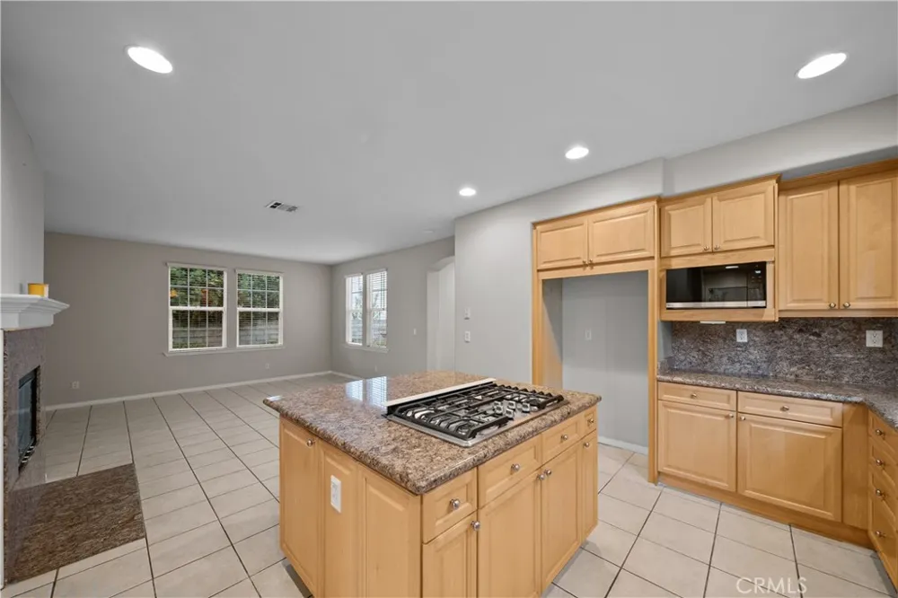 27032 Edgewater Lane Valencia, CA 91355
