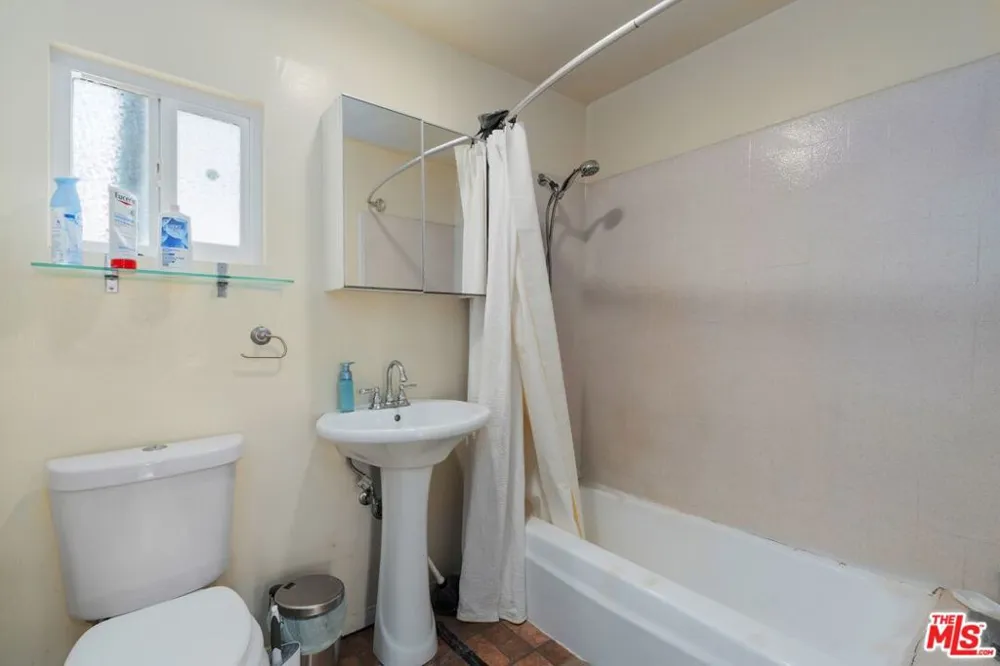 841 Laveta Terrace Los Angeles, CA 90026