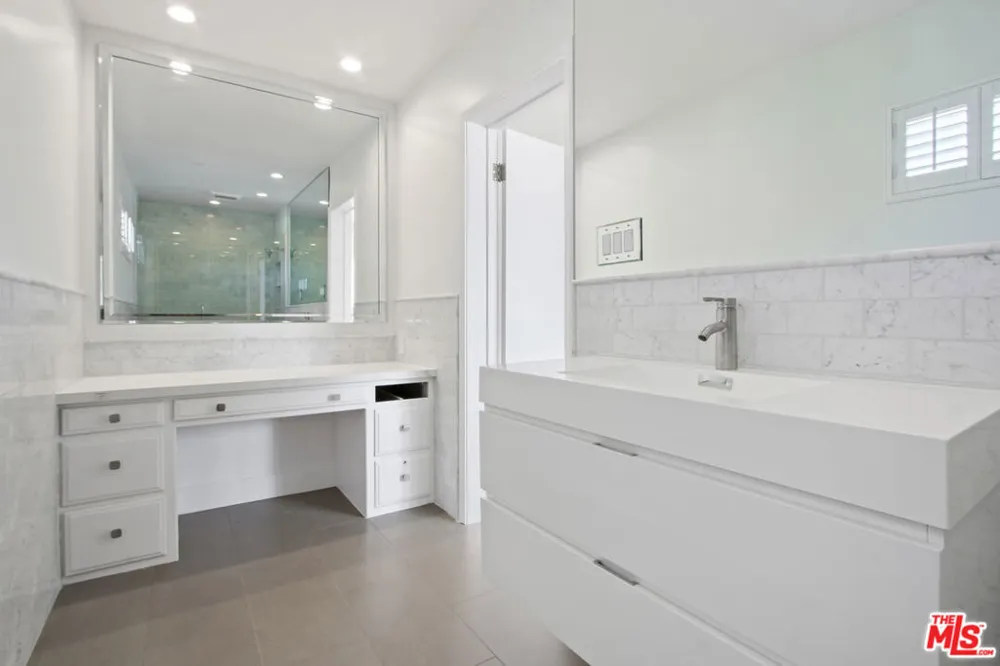 339 Oakhurst Drive #304 Beverly Hills, CA 90210