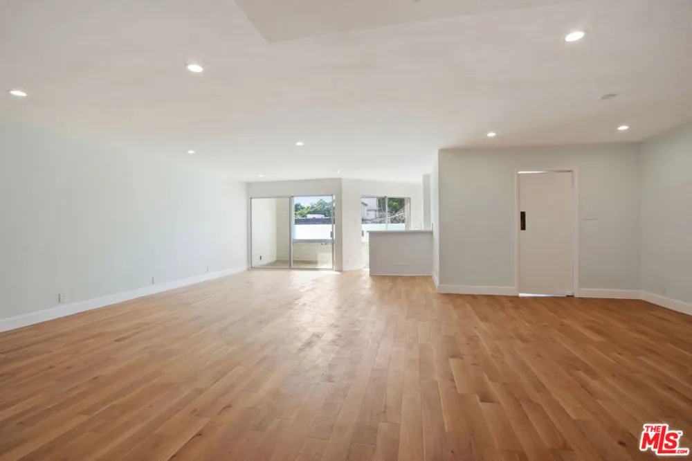 339 Oakhurst Drive #304 Beverly Hills, CA 90210