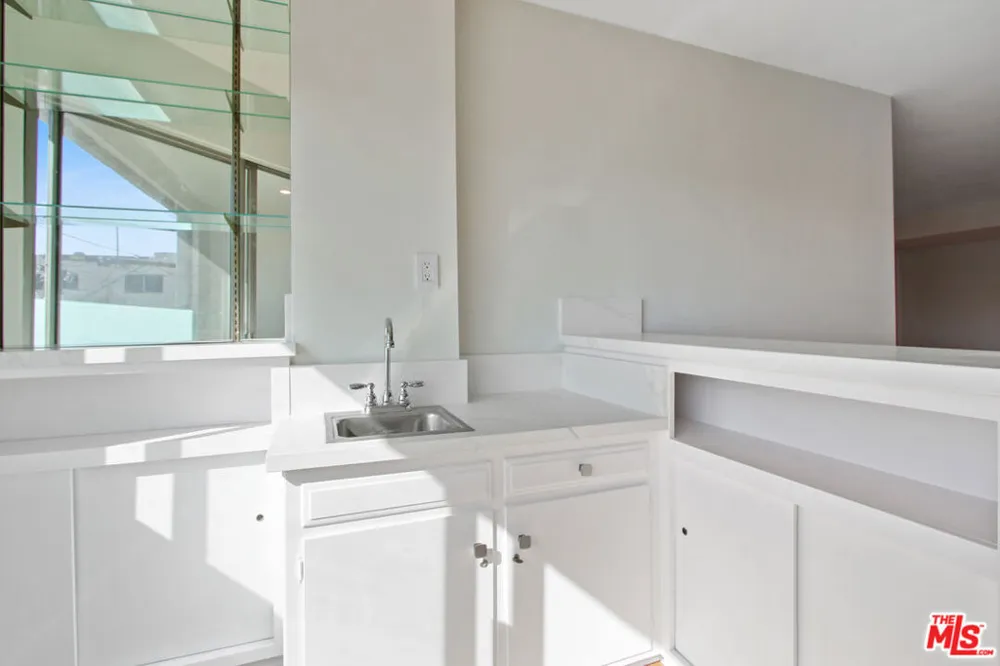 339 Oakhurst Drive #304 Beverly Hills, CA 90210