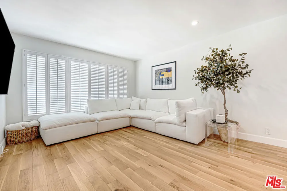 339 Oakhurst Drive #304 Beverly Hills, CA 90210