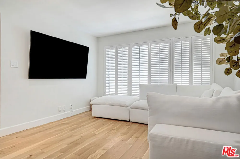 339 Oakhurst Drive #304 Beverly Hills, CA 90210