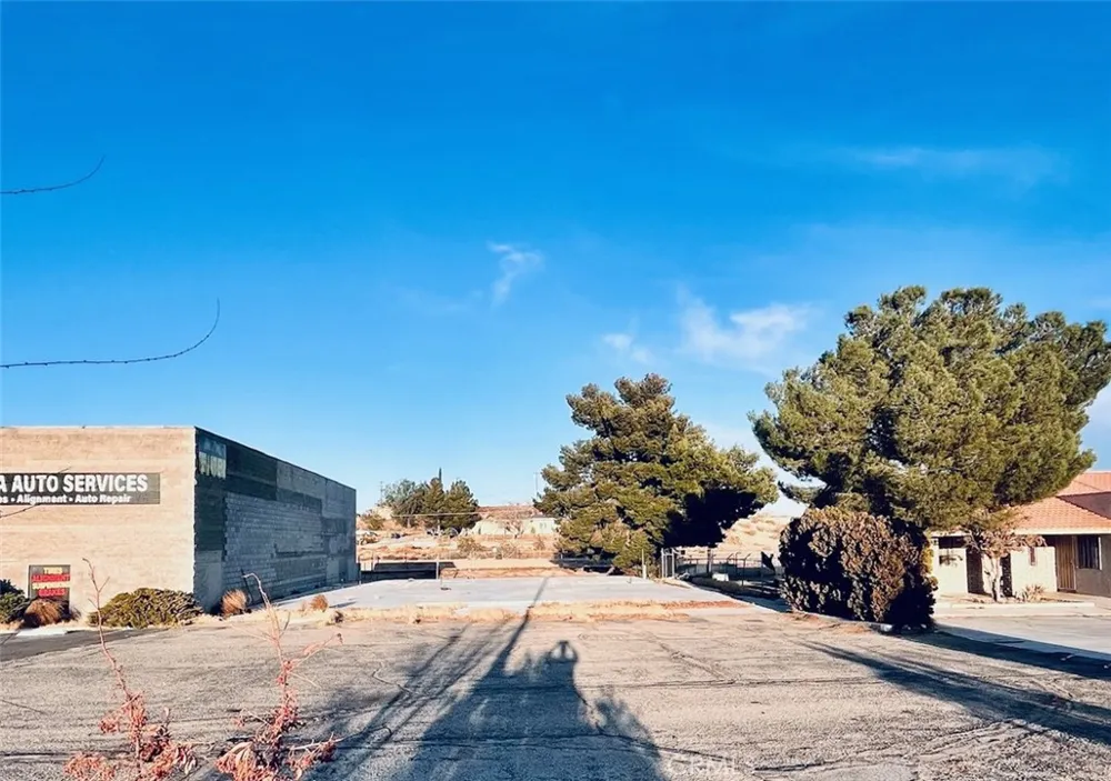 15663 Village Drive Victorville, CA 92394