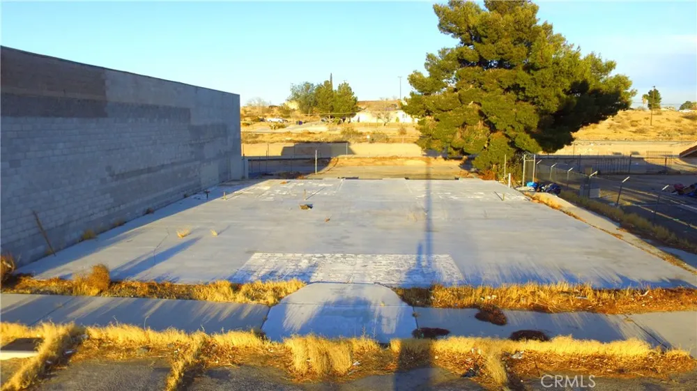 15663 Village Drive Victorville, CA 92394