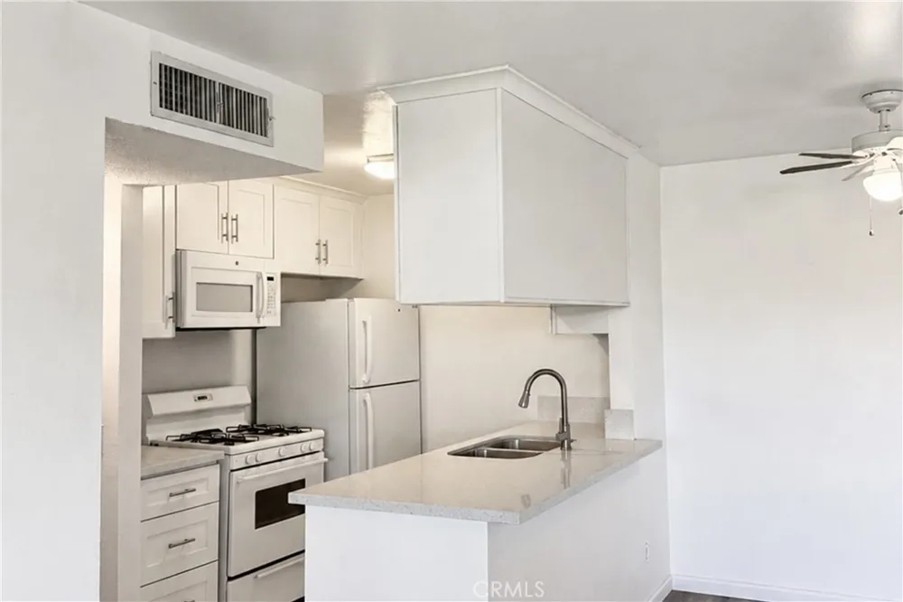 10331 Lindley #229 Porter Ranch, CA 91326