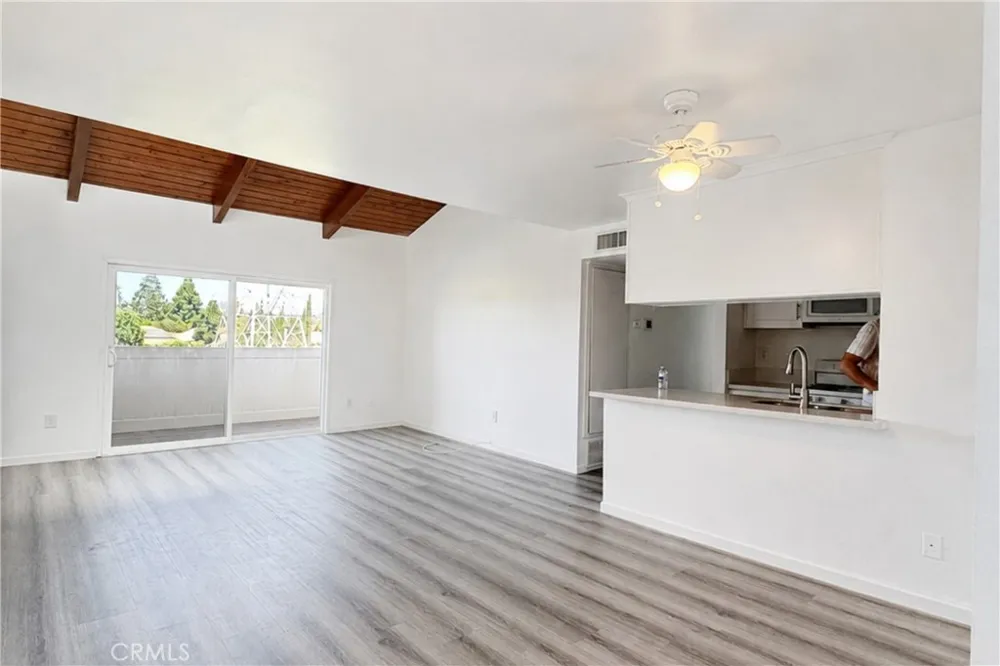 10331 Lindley #229 Porter Ranch, CA 91326