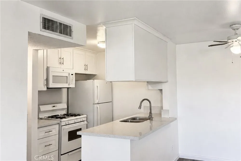 10331 Lindley #229 Porter Ranch, CA 91326