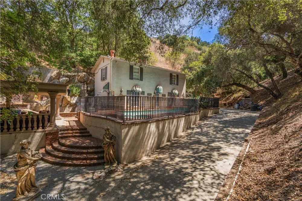2418 S Buenos Aires Covina, CA 91724