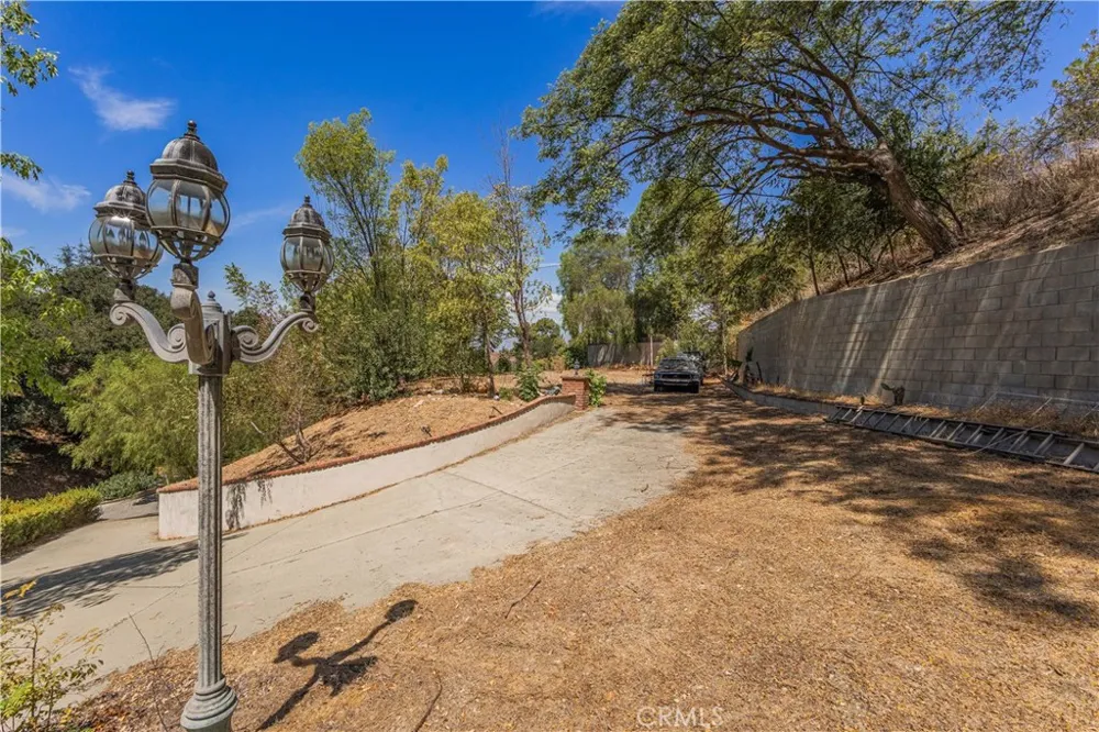 2418 S Buenos Aires Covina, CA 91724