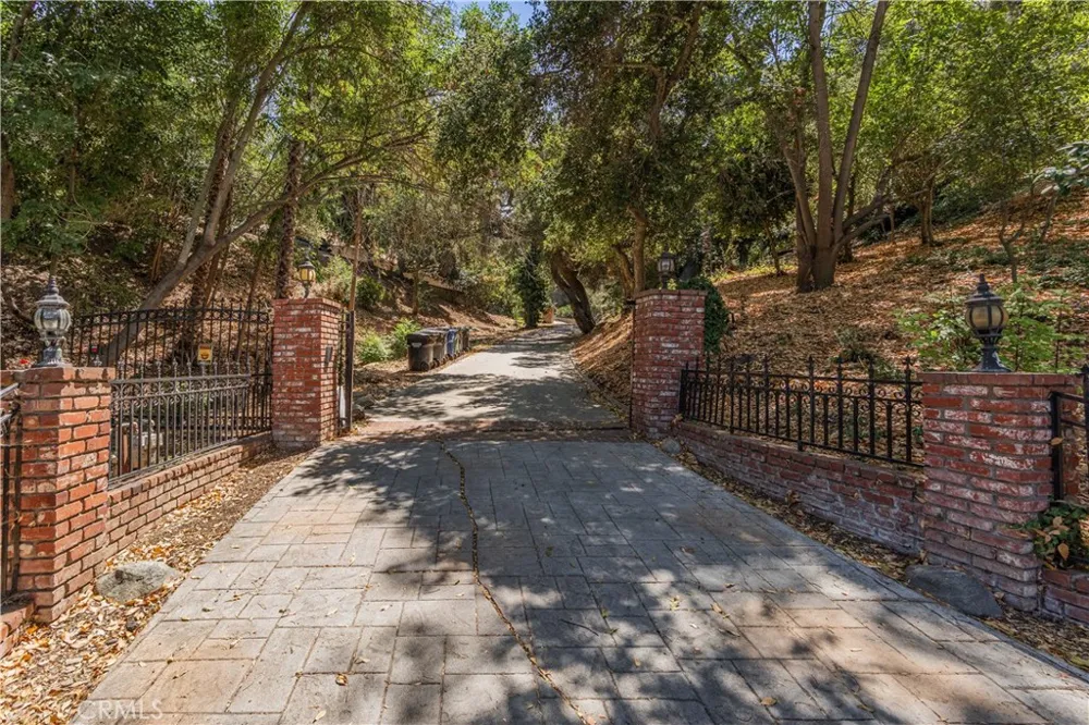 2418 S Buenos Aires Covina, CA 91724