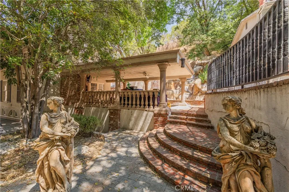2418 S Buenos Aires Covina, CA 91724