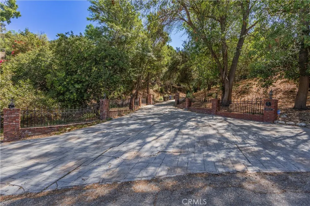 2418 S Buenos Aires Covina, CA 91724