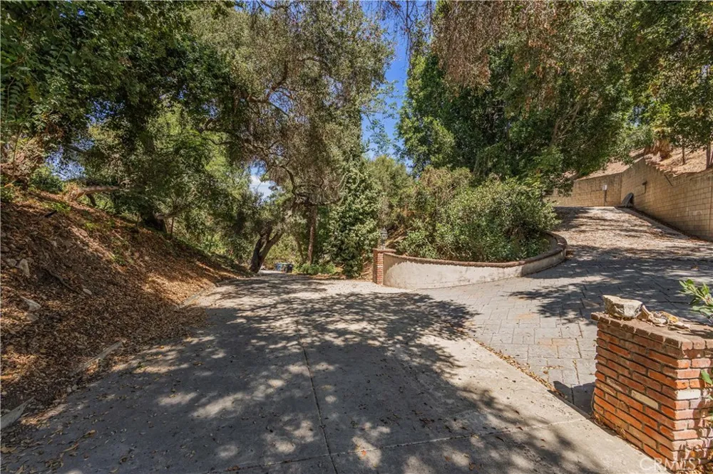 2418 S Buenos Aires Covina, CA 91724