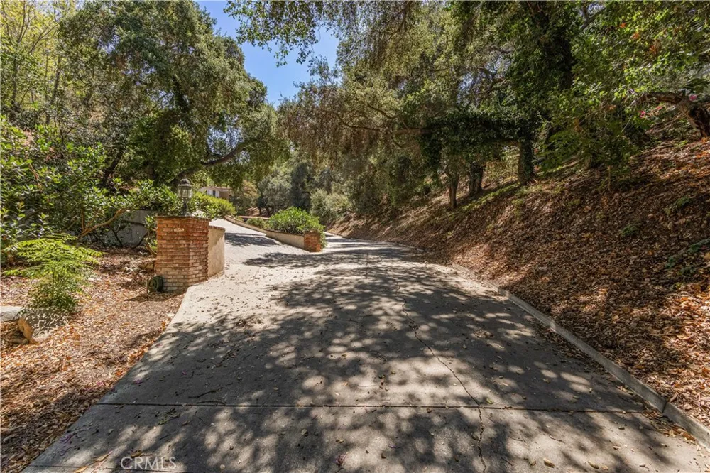 2418 S Buenos Aires Covina, CA 91724