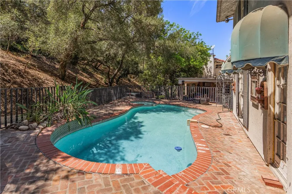 2418 S Buenos Aires Covina, CA 91724