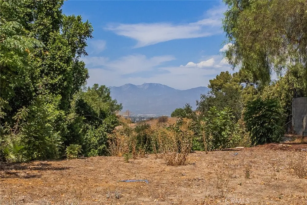 2418 S Buenos Aires Covina, CA 91724