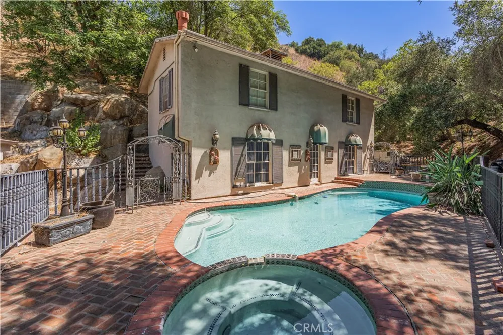 2418 S Buenos Aires Covina, CA 91724