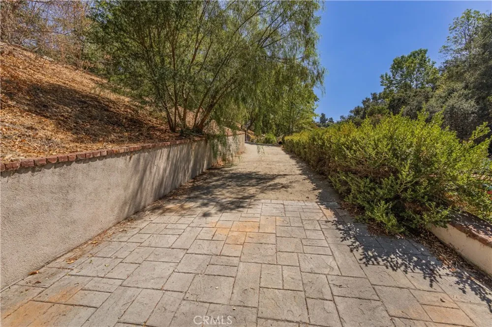 2418 S Buenos Aires Covina, CA 91724