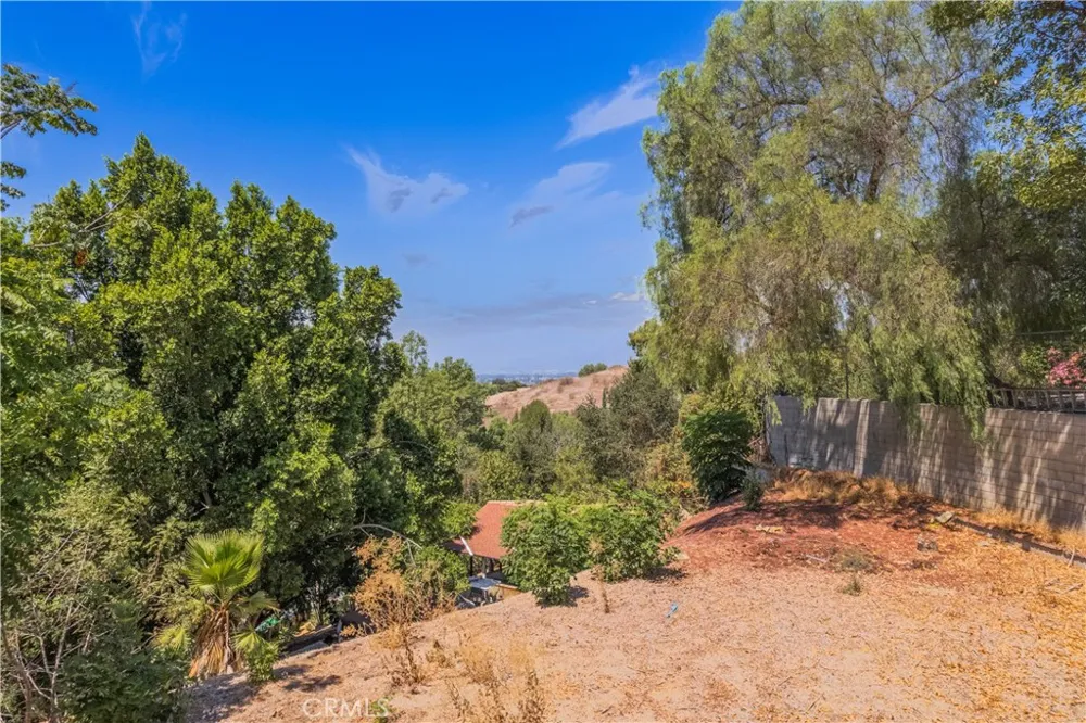 2418 S Buenos Aires Covina, CA 91724