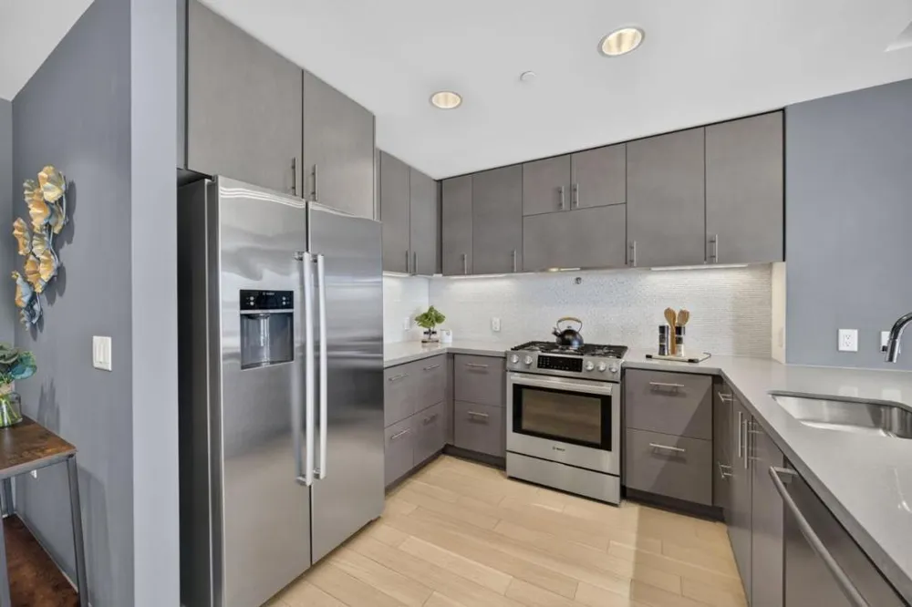 52 Innes Court #202 San Francisco, CA 94124