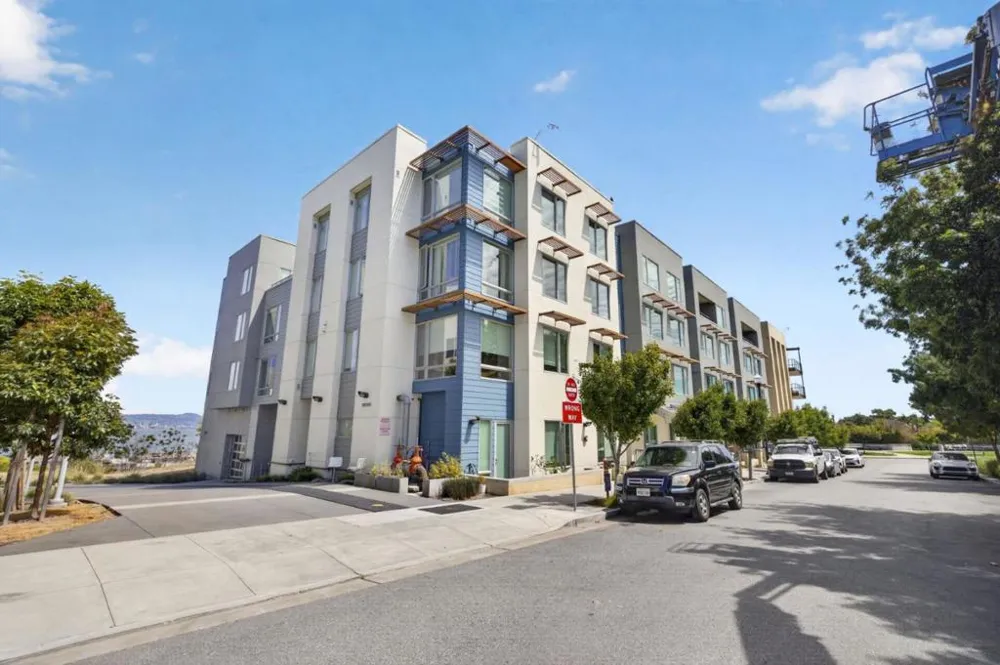 52 Innes Court #202 San Francisco, CA 94124
