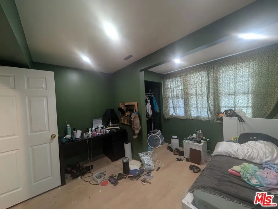 9699 Yoakum Drive Los Angeles, CA 90210