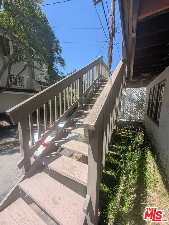 9699 Yoakum Drive Los Angeles, CA 90210