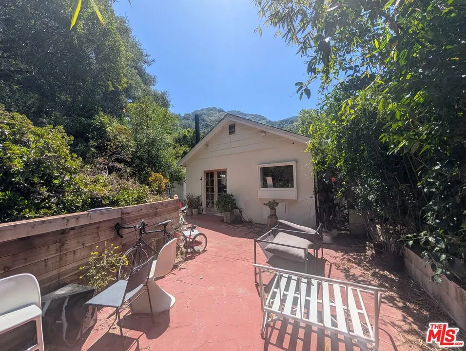 9699 Yoakum Drive Los Angeles, CA 90210