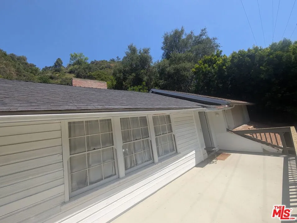 9699 Yoakum Drive Los Angeles, CA 90210