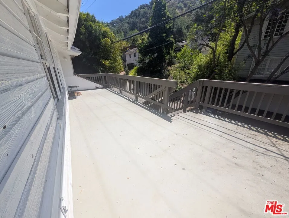 9699 Yoakum Drive Los Angeles, CA 90210