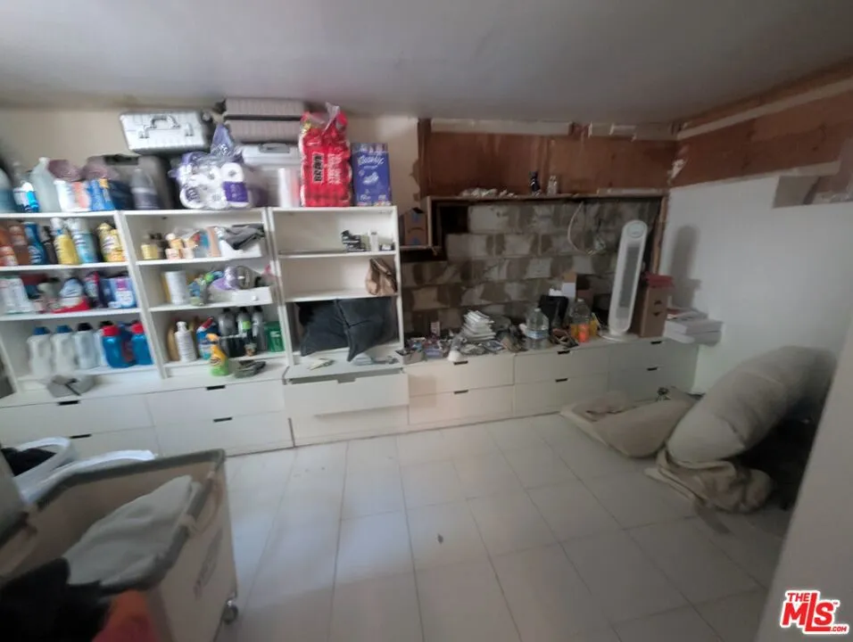 9699 Yoakum Drive Los Angeles, CA 90210