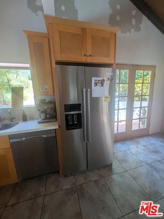 9699 Yoakum Drive Los Angeles, CA 90210