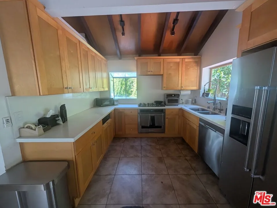 9699 Yoakum Drive Los Angeles, CA 90210