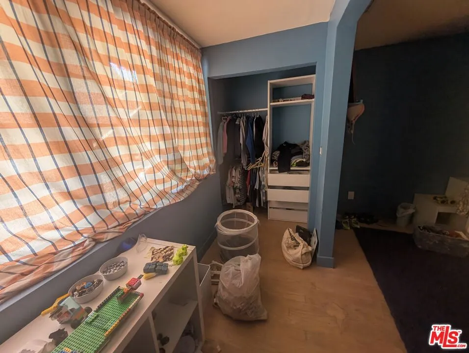 9699 Yoakum Drive Los Angeles, CA 90210