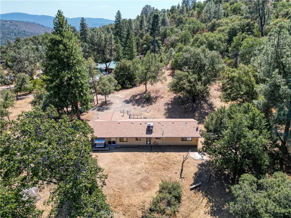 43696 Whispering Pines Drive Oakhurst, CA 93644