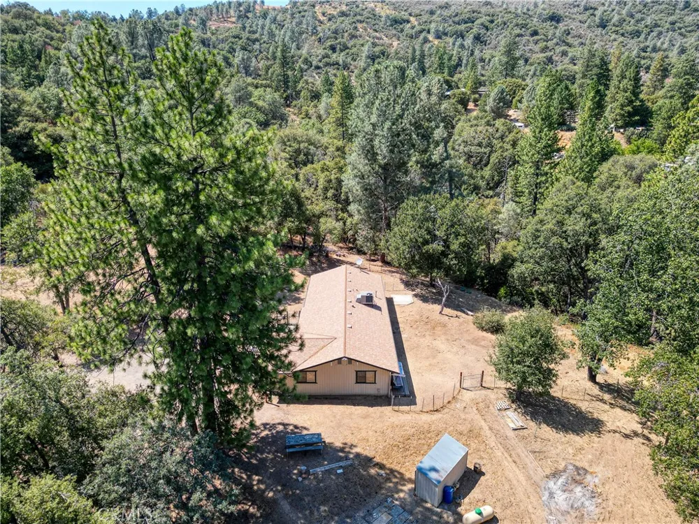 43696 Whispering Pines Drive Oakhurst, CA 93644