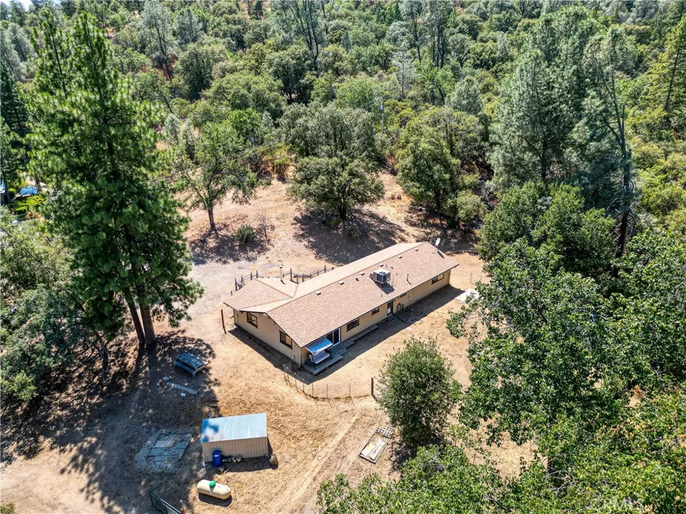 43696 Whispering Pines Drive Oakhurst, CA 93644