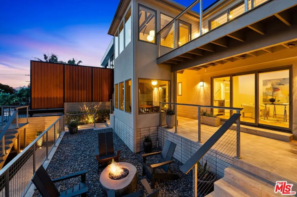 922 Berkeley Street Santa Monica, CA 90403