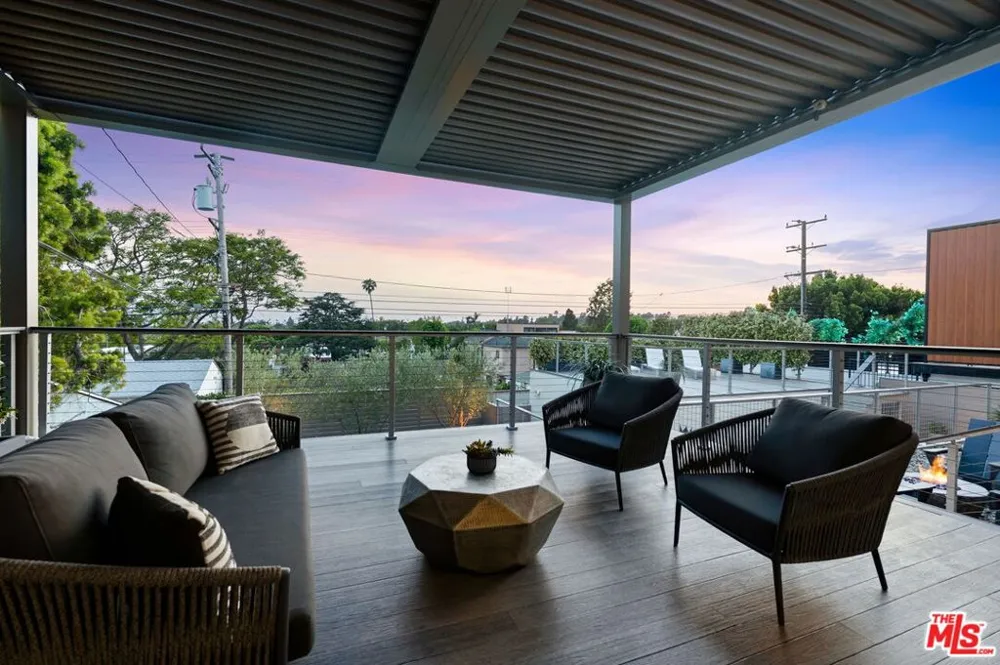 922 Berkeley Street Santa Monica, CA 90403