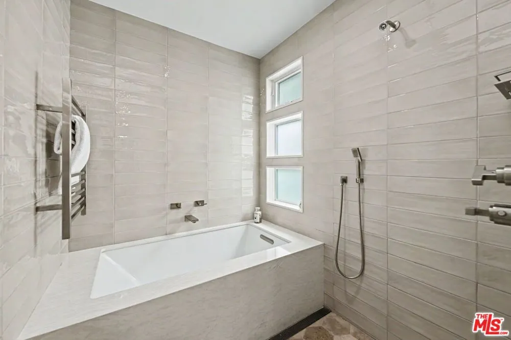 922 Berkeley Street Santa Monica, CA 90403