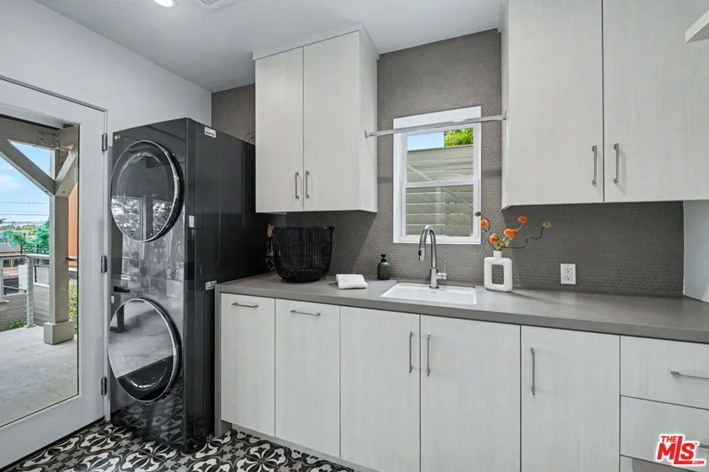 922 Berkeley Street Santa Monica, CA 90403
